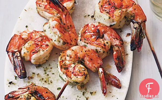 Brochetas de Camarones Marinadas A La Parrilla Con Hierbas