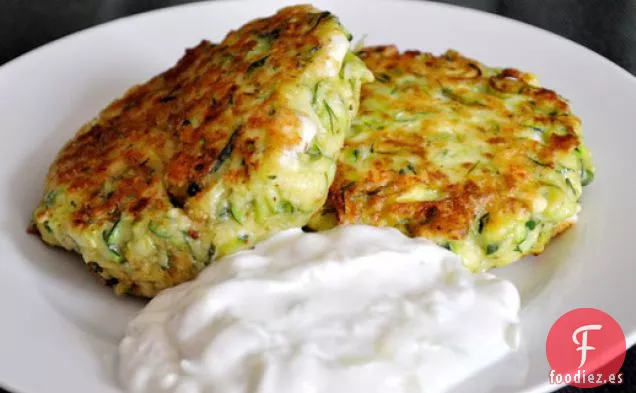 Kolokithokeftedes (Buñuelos de Calabacín griego) con Tzatziki