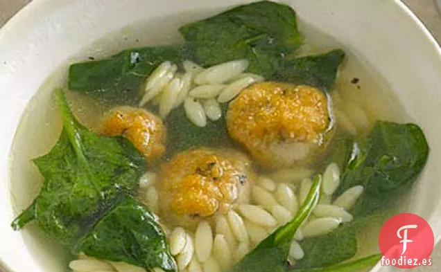 Sopa de Albóndigas y Orzo de Pollo