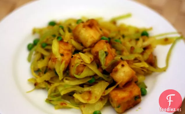 Cena de esta noche: Repollo Cocido en Seco con Tofu y Guisantes