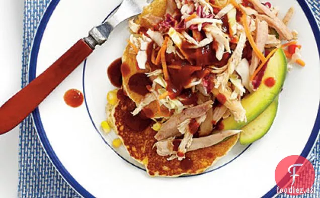 Pasteles de Harina de Maíz con Pollo Ahumado y Ensalada de Col
