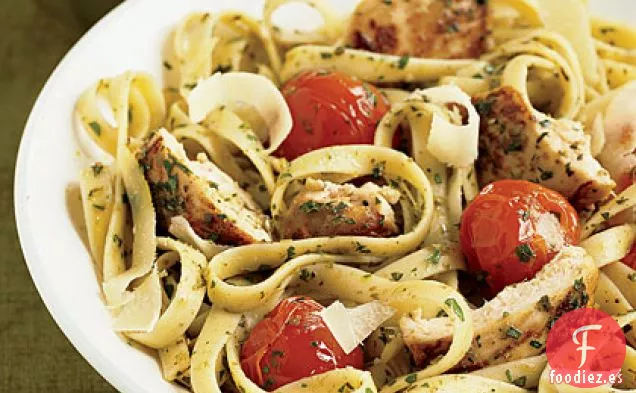 Fettuccine de Pesto con Pollo