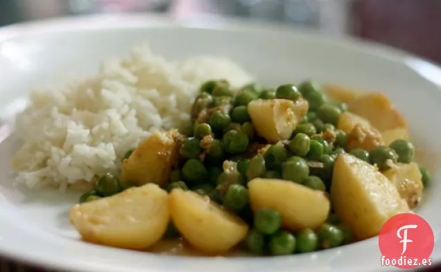 Cena de esta noche: Curry de Patata y Guisantes con Yogur, Comino y Jengibre