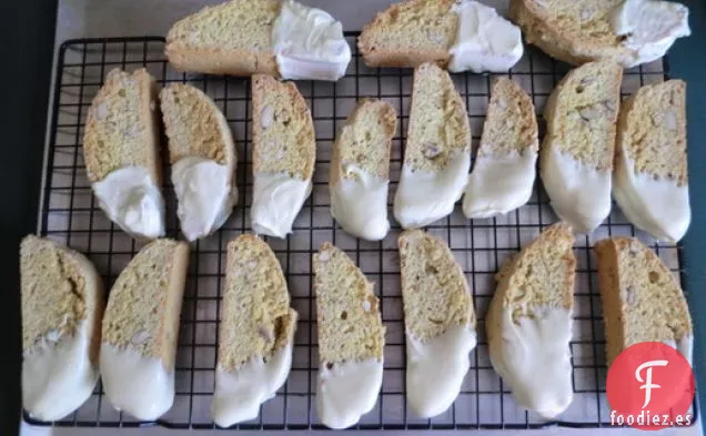 Bizcocho de Almendras y Limón Bañado en Chocolate Blanco