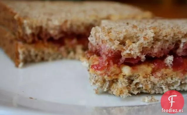 Almuerzo dominical: PBRJ (Mantequilla de Maní y Jalea de Ruibarbo)