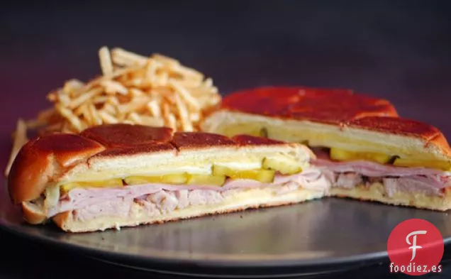 Sandwich de Medianoche Cubana