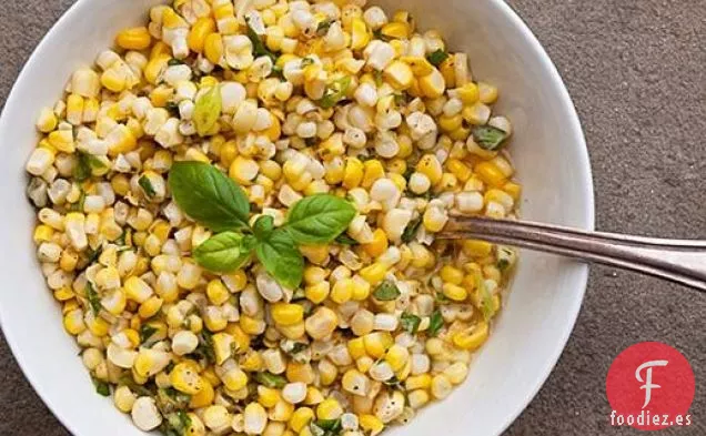 Ensalada de Maíz Fresco con Cebolletas y Albahaca