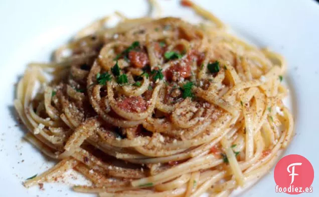 Cena esta noche: Linguini con Tomate, Alcaparras, Anchoas y Chile
