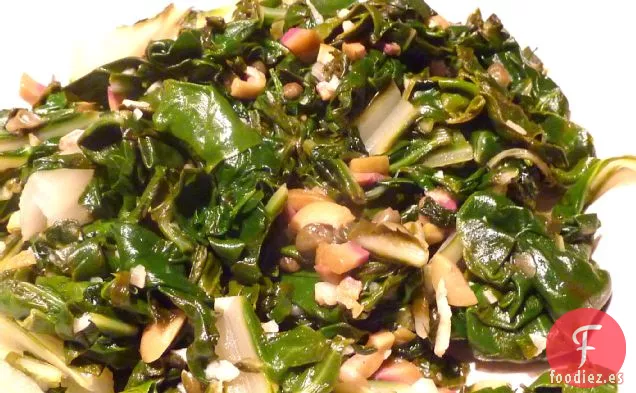 Acelgas Suizas A Limón Con Aceitunas Fritas, Alcaparras Y Ajo