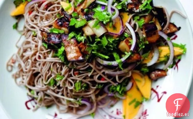 Cocina el libro: Fideos Soba con Berenjena y Mango