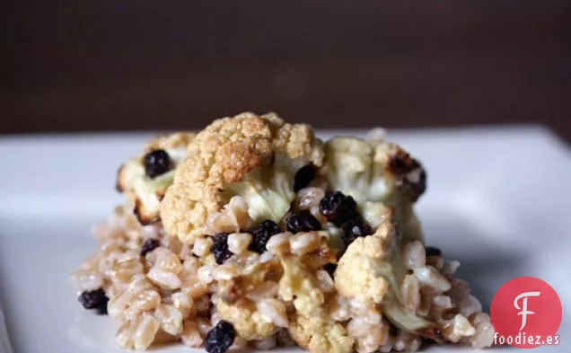 Coma por Ocho dólares: Ensalada de Farro y Coliflor con Grosellas