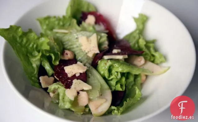 Cena de esta noche: Ensalada de Manzana, Remolacha y Queso Cheddar