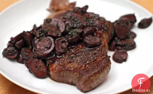 Bistec con Champiñones de Vino Tinto