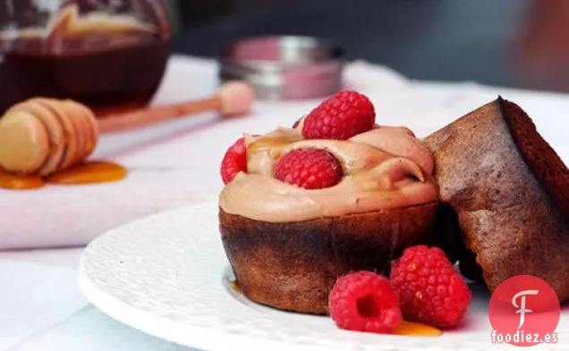 Popovers de Cacao con Mousse de Chocolate y Frambuesas
