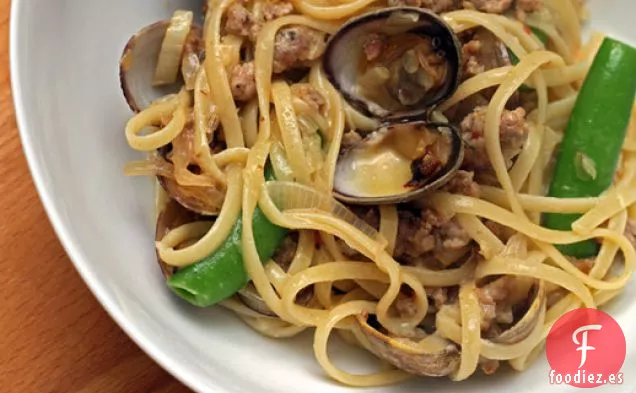 Linguini de Almeja y Salchicha de Manila de Stephanie Izard
