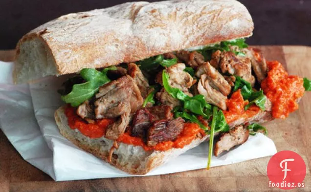 Sándwich de Cerdo con Salsa Romesco