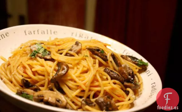 Cena de esta noche: Spaghetti alla Boscaiola (Espaguetis con Salsa de Tomate y Champiñones)