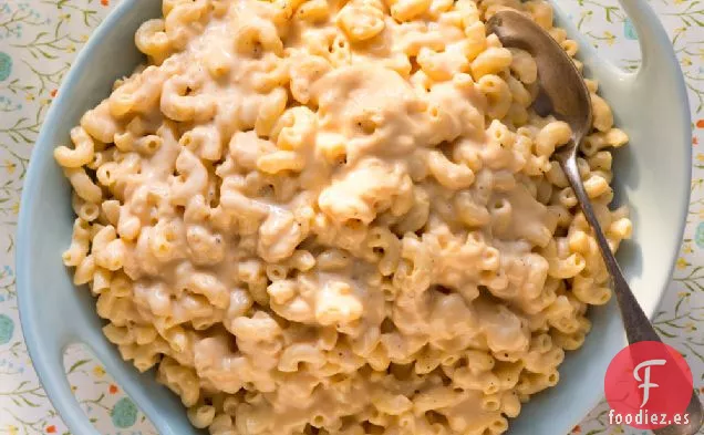 Macarrones Cremosos con Queso en la parte superior de la estufa