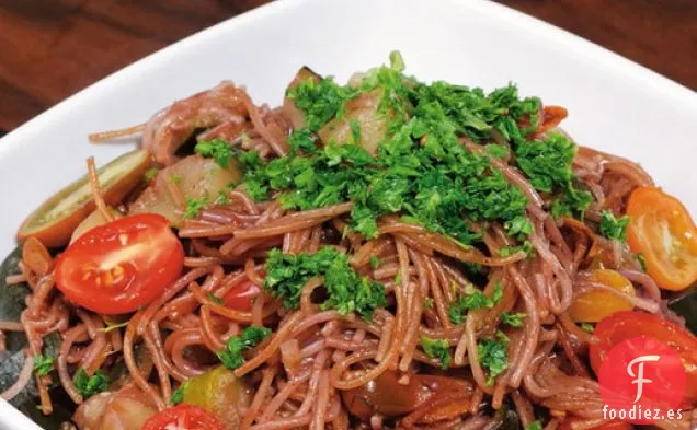 Capellini de Vino Tinto Cocido con Absorción de Pimienta de Michael Natkin