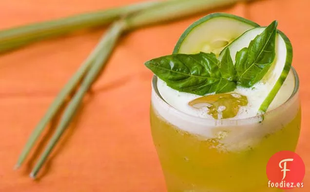 Limonada de Pepino y Albahaca con Hierba de Limón