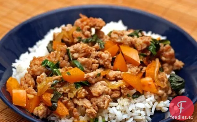 Cena de esta noche: Pollo Picado al Estilo Tailandés con Albahaca y Chiles