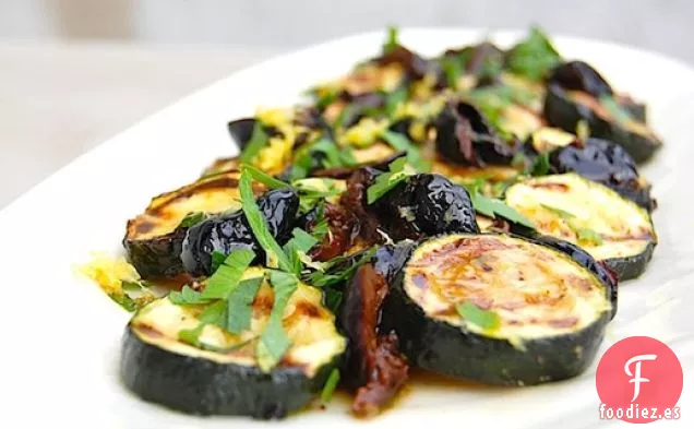 Calabacín a la Parrilla con Aceitunas, Perejil y Limón