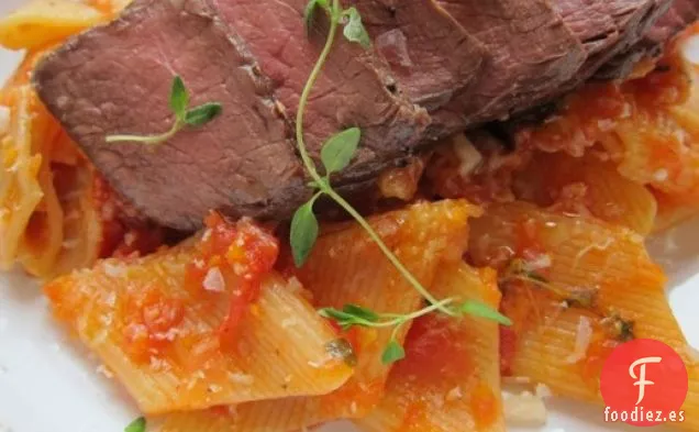 Rigatoni fresco con Marinara y Carne