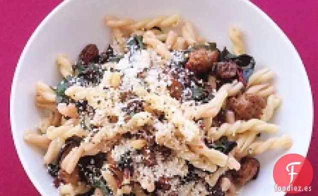 Gemelli Con Salchichas, Acelgas Y Piñones