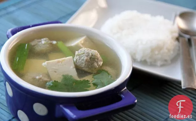 Sopa Tailandesa de Tofu y Cerdo