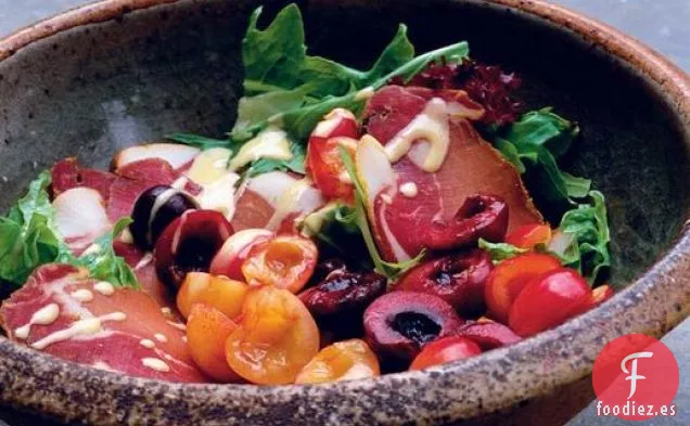 Ensalada de Hojas de Verano, Cerdo Curado y Cerezas de Nigel Slater