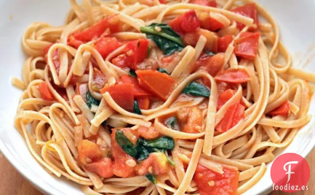Pasta Integral de Alice Waters con Vinagreta de Tomate