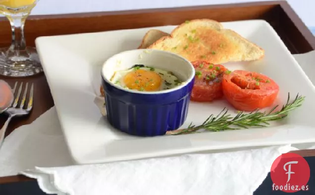 Huevos al horno {con Acelgas, Parmesano y Hierbas Frescas}