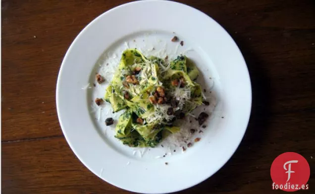 Papperadelle Con Ricotta, Acelgas, Nueces Y Parmesano