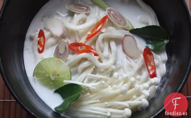 Sopa Tom Kha Udon con Champiñones