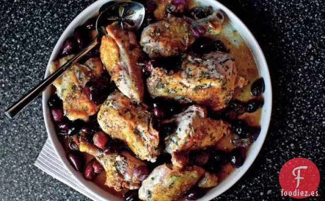Pollo Asado de cosecha de Smitten Kitchen's con Uvas, Aceitunas y Romero