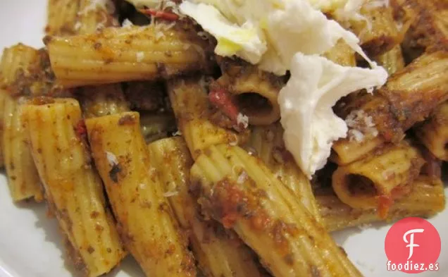 Rigatoni con Ragú de Champiñones, Mozzarella Fresca y Trufa