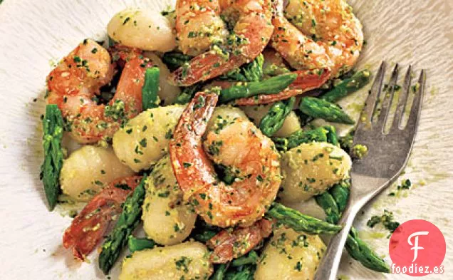 Ñoquis con Camarones, Espárragos y Pesto
