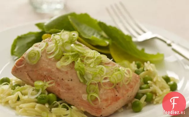 Salmón A La Parrilla Con Orzo