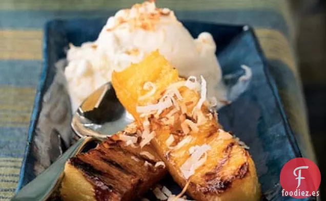 Piña a la Parrilla con Ron y Coco Tostado
