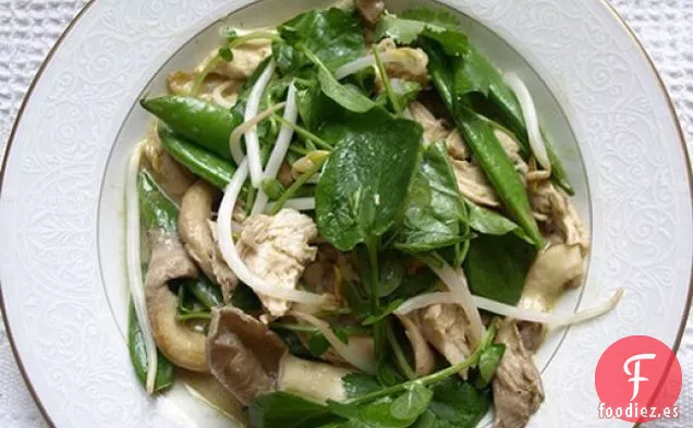 Pollo en Sartén con Guisantes, Champiñones y Curry de Coco