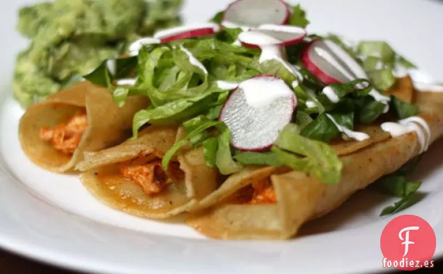 Taquitos de Pollo con Guacamole