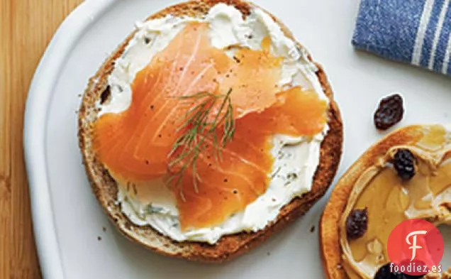 Bagel de Queso Crema y Salmón Ahumado