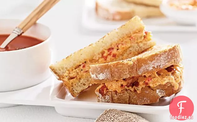 Pimiento a la parrilla, Queso Cheddar y Tocino en Masa Madre