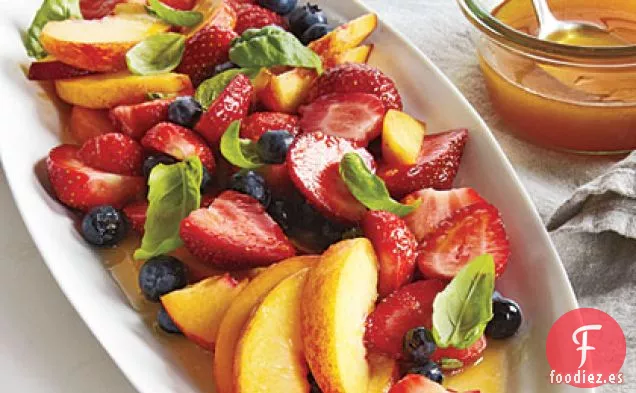 Fresas, Duraznos y Albahaca con Vinagreta de Naranja