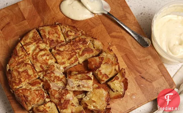 Tortilla Española con Sal y Vinagre con Alioli Picante Rápido
