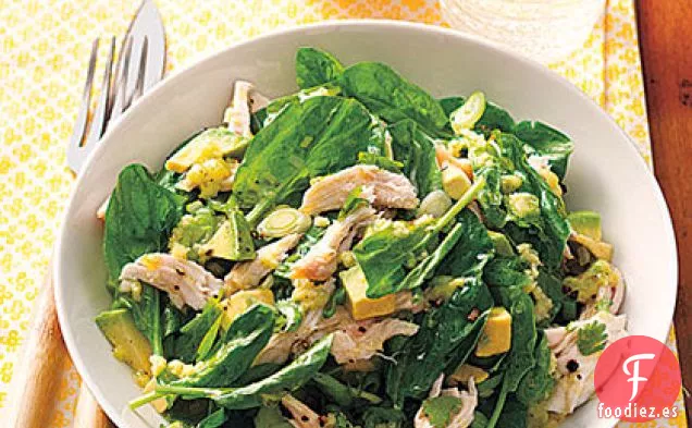 Ensalada de Pollo y Aguacate con Aderezo de Wasabi y Lima