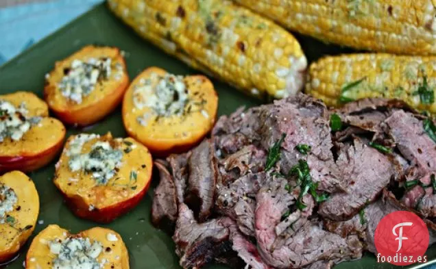Filete De Costado Con Nectarinas de Miel y Queso Azul y Maíz con Mantequilla de Albahaca