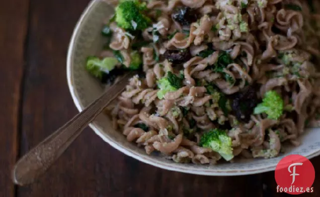 Receta de Pasta de Pesto y Fusilli de Brócoli