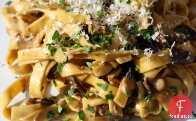 Pâtes aux Cêpes (Tagliatelle con Champiñones Porcini y Crema Fresca)