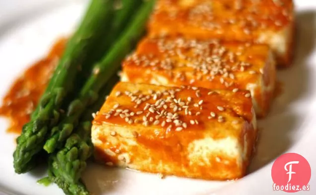 Tofu a la Parrilla con Glaseado de Miso y Espárragos
